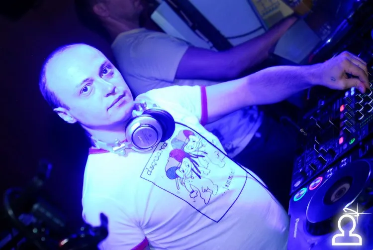 HARD ROCK SOFA LIVE & Dj SET