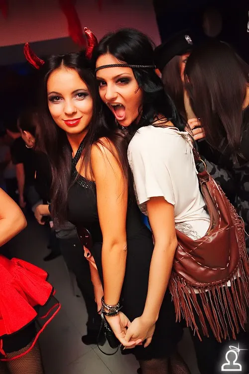 I.AM NOW plugged in Halloween / Serge Devant