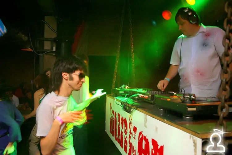 Antipop