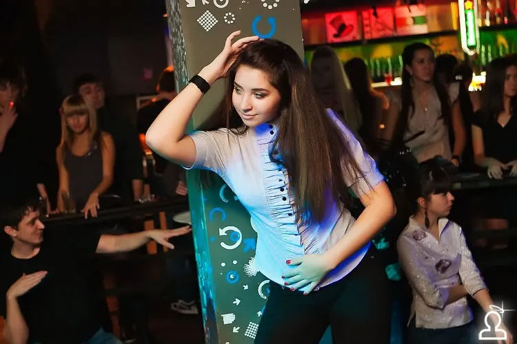 DJ SHE