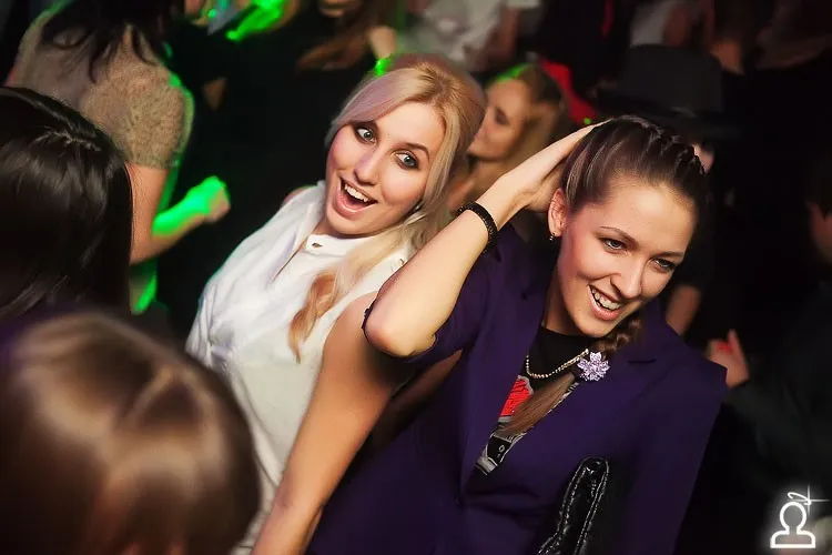 Блондинки и брюнетки