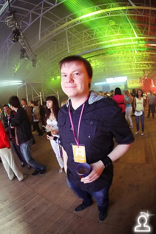 AERODROM: RAVE TERMINAL