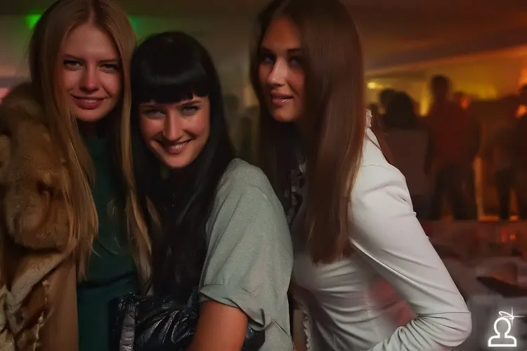 Le Buffet & DOЖDЬ HOUSE Mafia are present