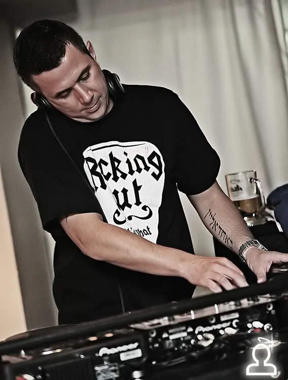 Dj ROB WILDER