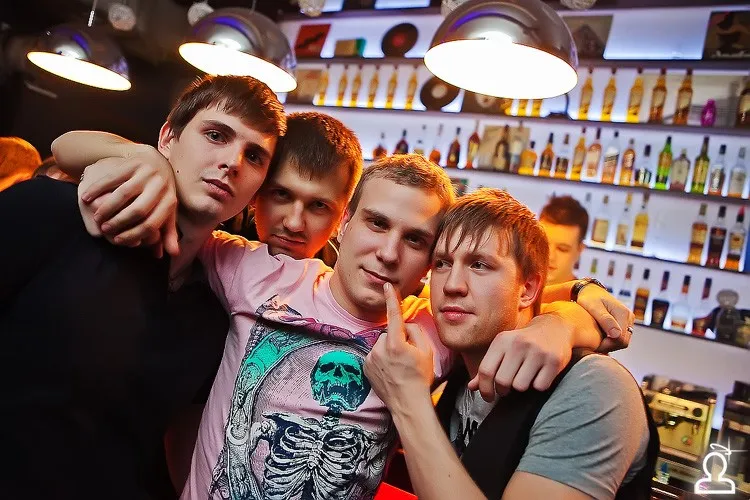 Танцы на барной стойке