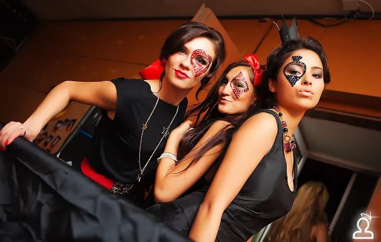 I.AM NOW plugged in Halloween / Serge Devant