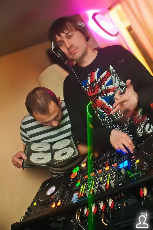 Le Buffet & DOЖDЬ HOUSE Mafia are present