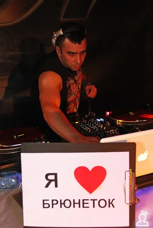 БЛОНДИНКИ VS БРЮНЕТОК / DJ PUMA ака CROSS