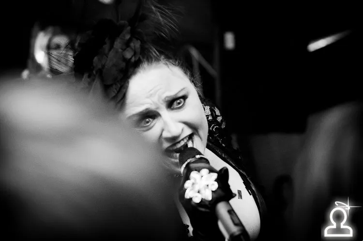 BLACK APPLE / KATHERINE ELLIS