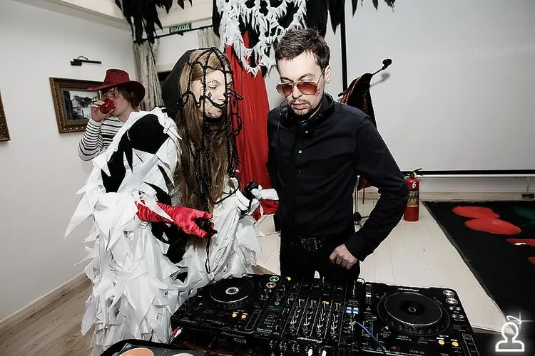 HALLOWEEN PARADE