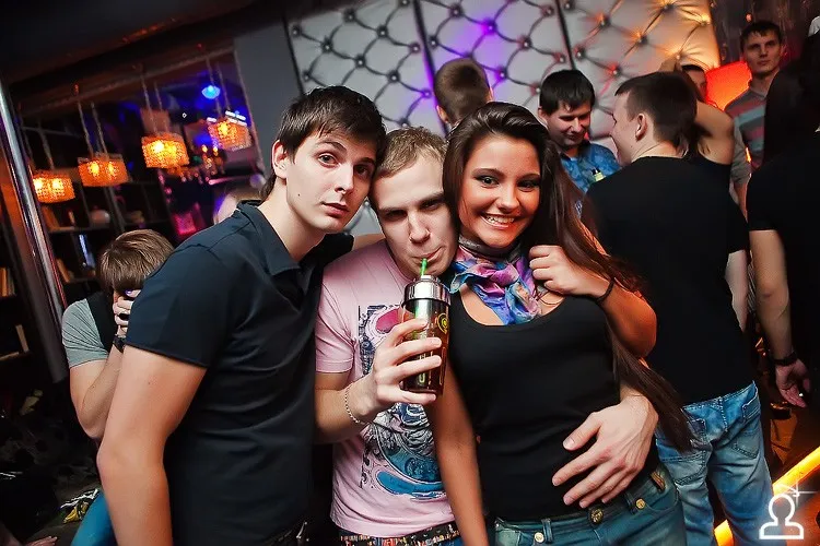 Танцы на барной стойке