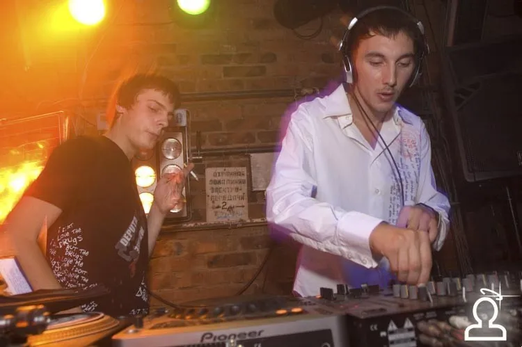 Global party - SEVEN
