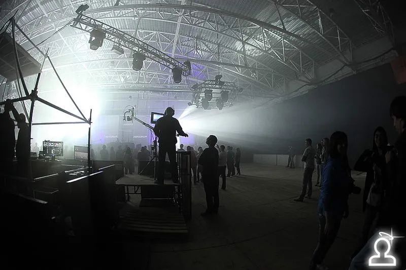 AERODROM: RAVE TERMINAL