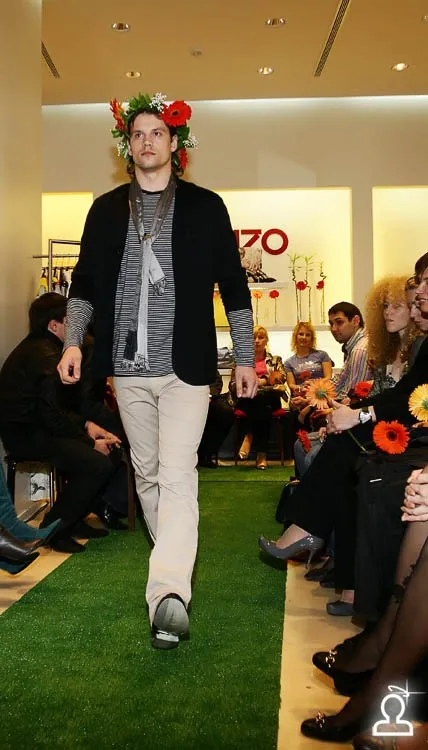 Показ KENZO