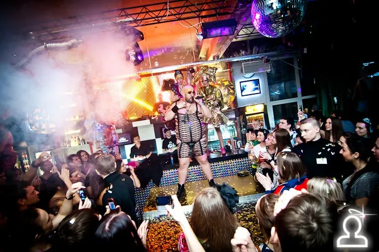HARD TON DISCO QUEEN
