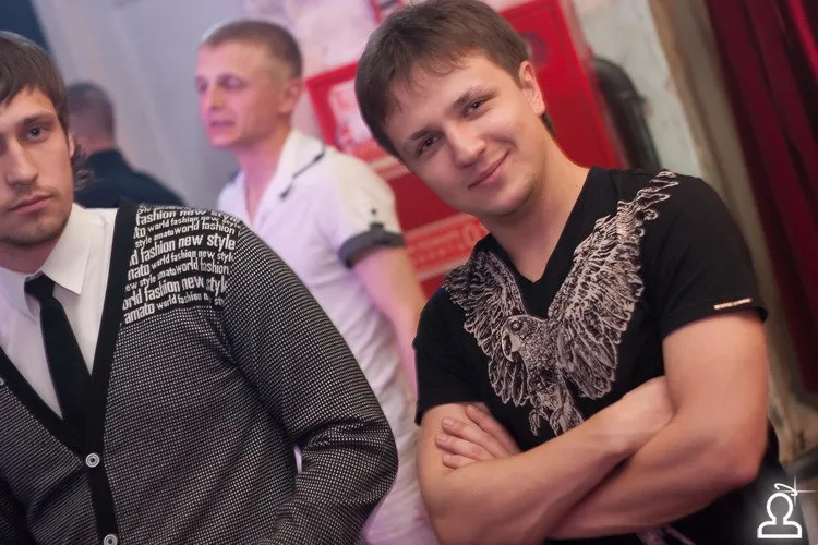 Уно моменто