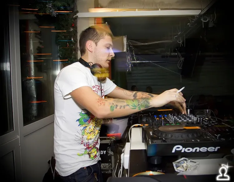 Dj Makarenko