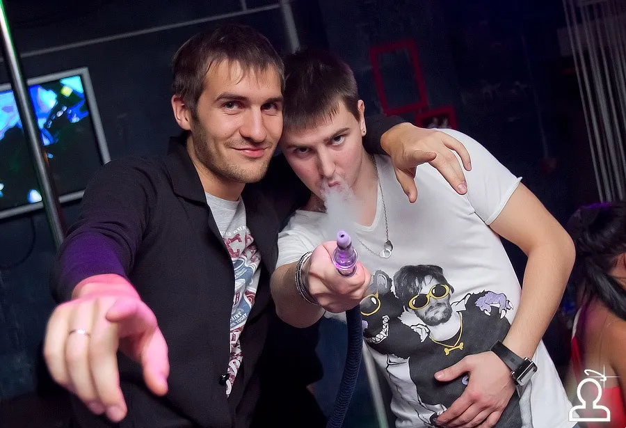 Танцы на барной стойке