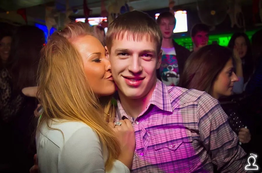 Голый пистолет