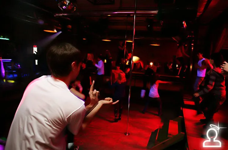 JumpStyle vs TecktOnik
