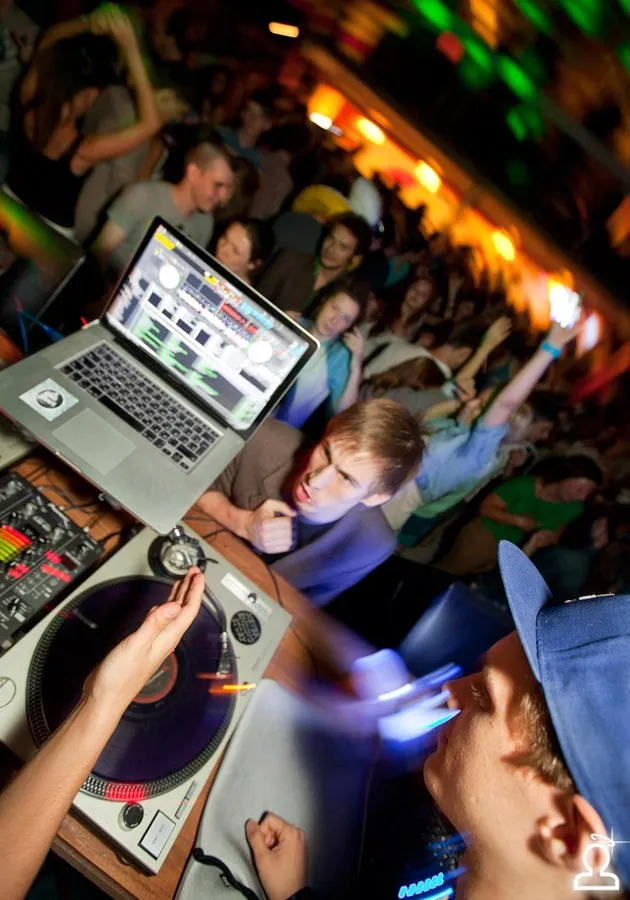 Открытие сезона, Сто Своих