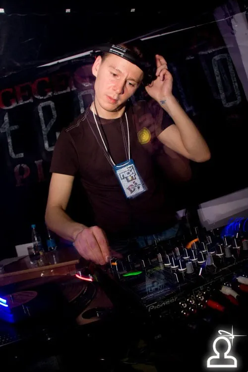 TECHNO FERMA / DJ Geralda
