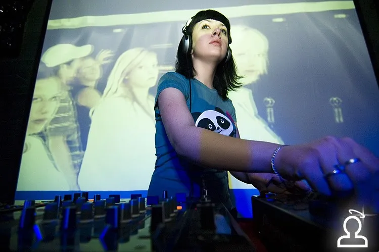 Dj She