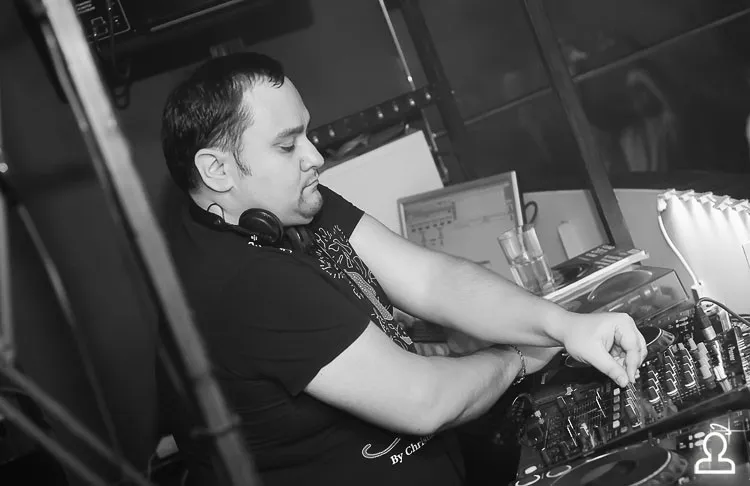 DJ RENAT