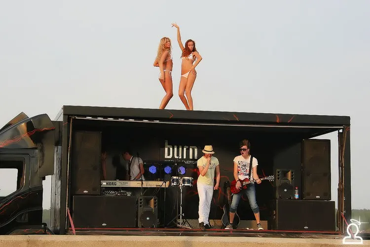 DOЖDЬ 3 года/ Beach party