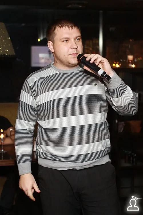 Караоке танцует