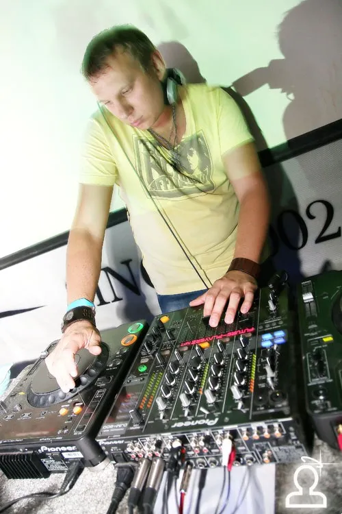 SUNNY PARTY