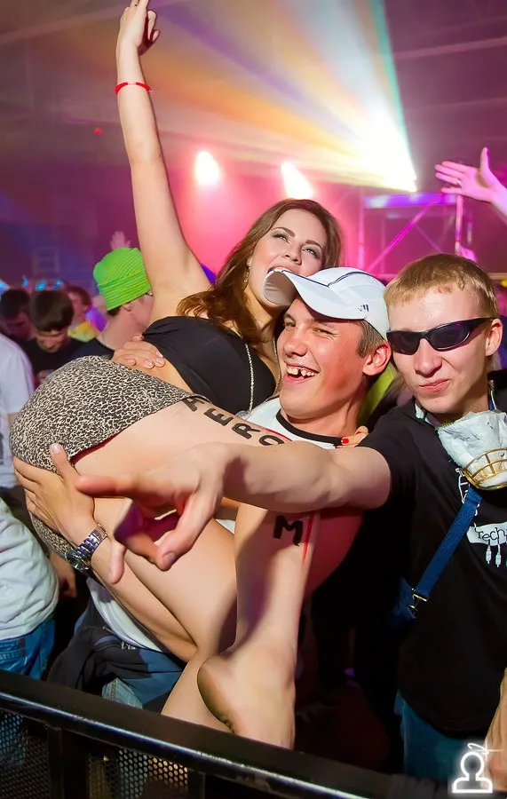 AERODROM: RAVE TERMINAL