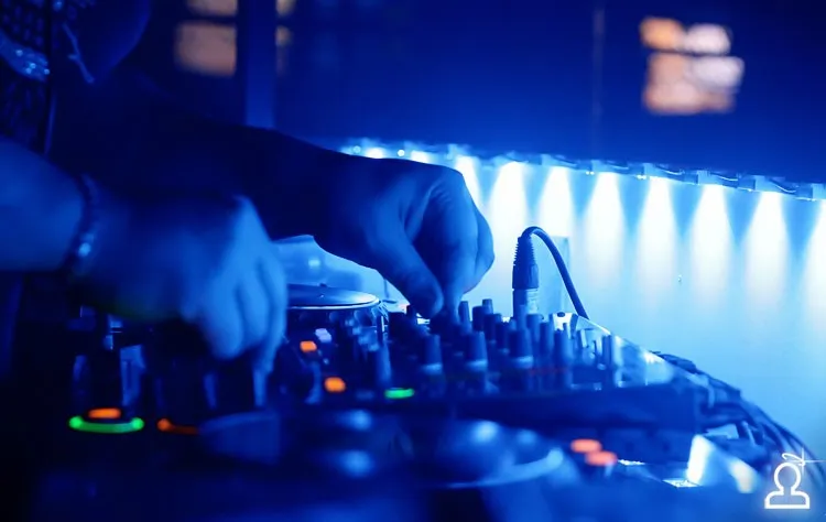 DJ RENAT