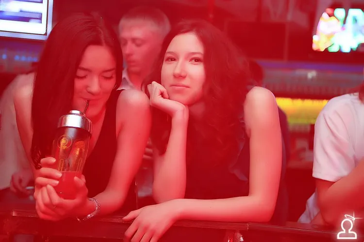Staff party: антибармен июня