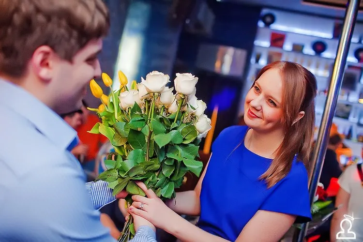 Танцы на барной стойке