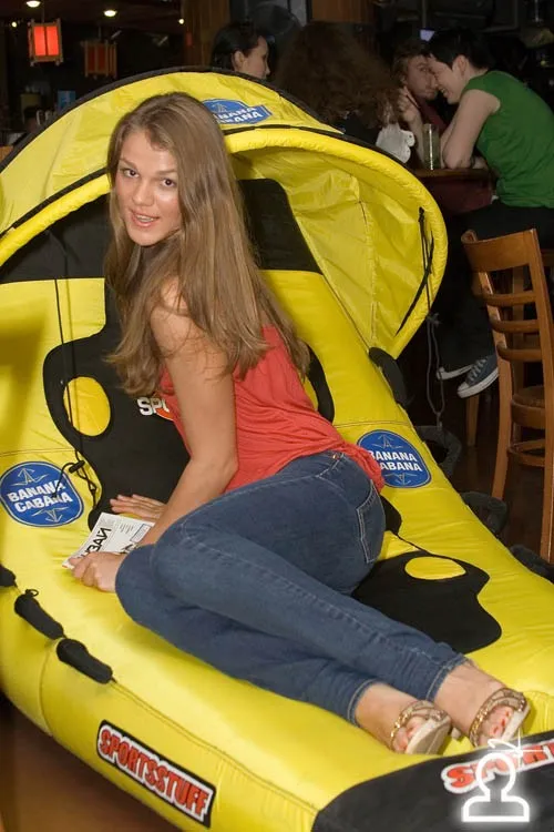Malibu Party, показ от магазина Kotton в ресторане Tinkoff