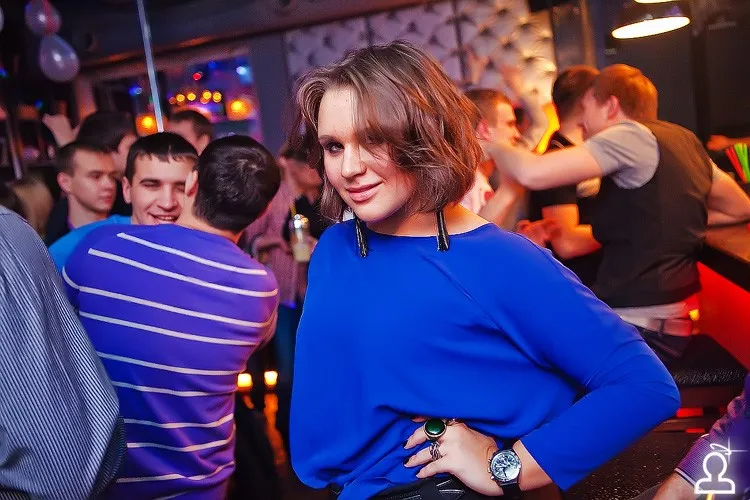 Танцы на барной стойке