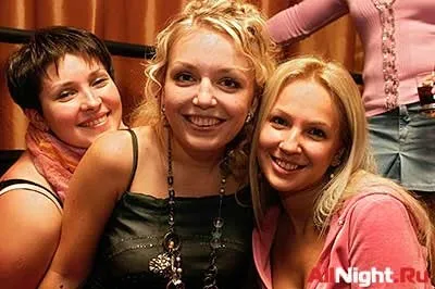 Pink Party, Блондинки в Розовом