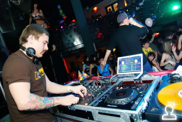 Dj Simon