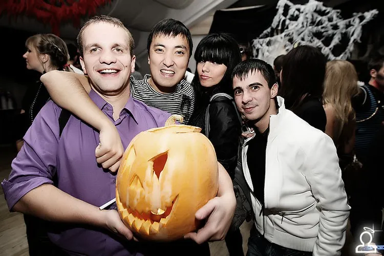 HALLOWEEN PARADE