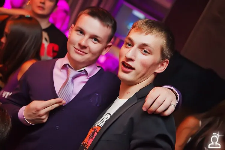 Танцы на барной стойке