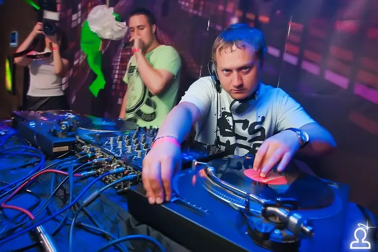 COME BACK TIME the BEACH SEASON / Dj MACARENKO