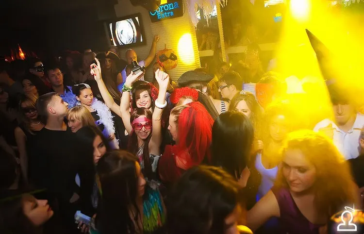 I.AM NOW plugged in Halloween / Serge Devant