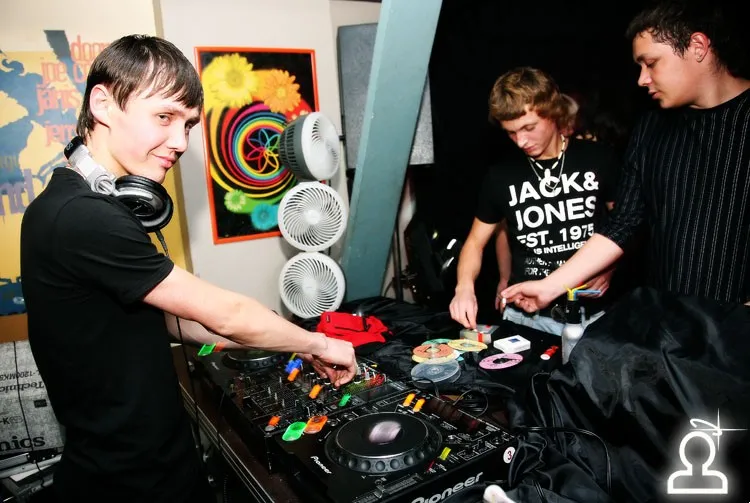 Dj Cross