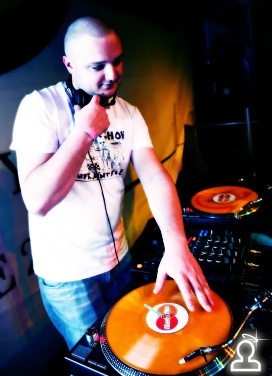 Dj Cross