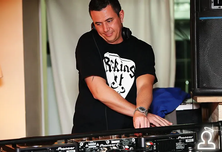 Dj ROB WILDER