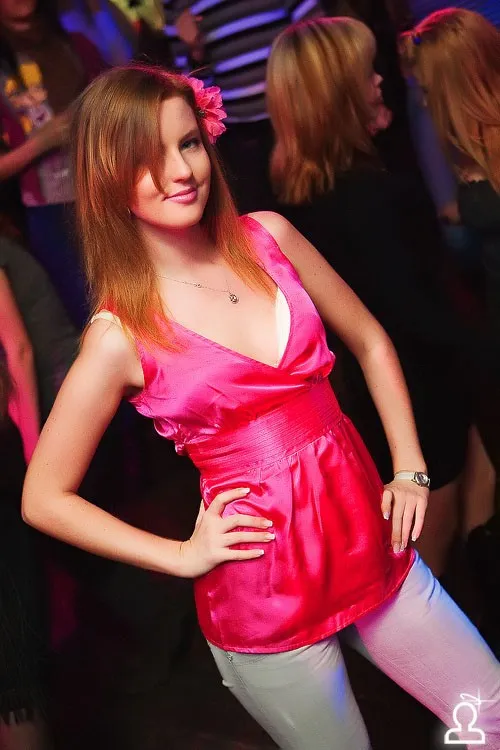 DJ SHE