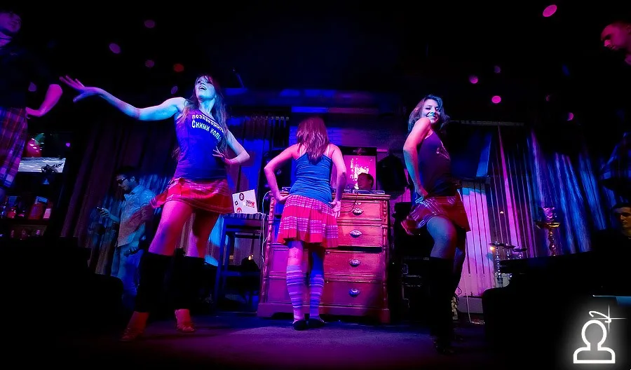 Танцуют все