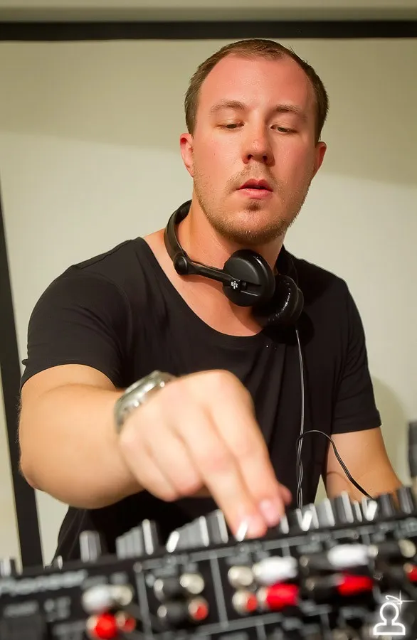 Kris Menace (France) / Re_Play