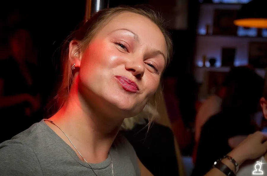 Танцы на барной стойке